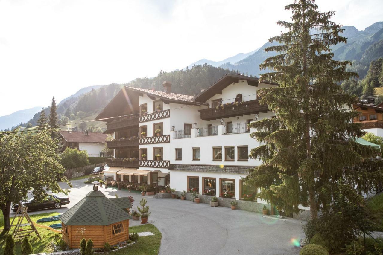 Hotel Alpina Superior Pettneu am Arlberg Exterior photo